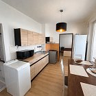 Posteľ v izbe v zrekonštruovanom byte – Mozartova 11, Trnava | Skvelá lokalita pri MTF STU