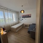 Posteľ v izbe v zrekonštruovanom byte – Mozartova 11, Trnava | Skvelá lokalita pri MTF STU